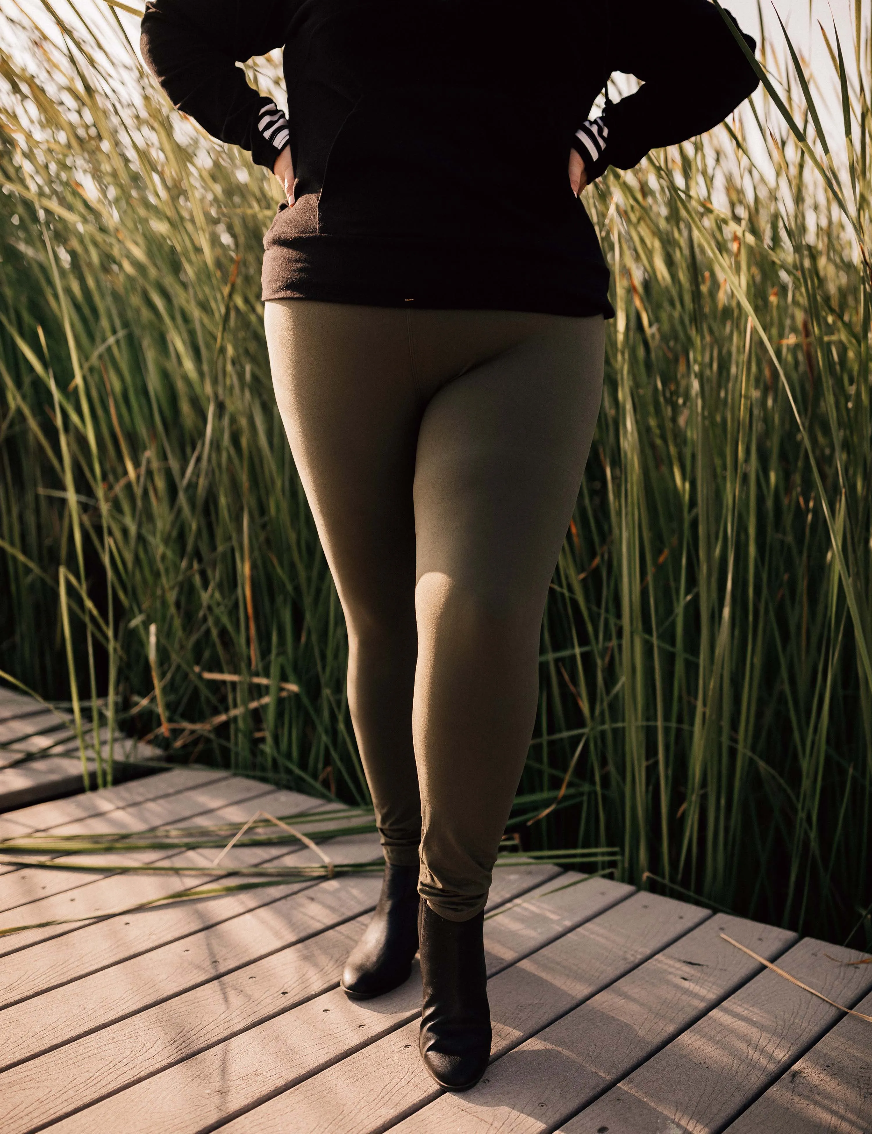 SA Exclusive Dark Olive Solid Leggings