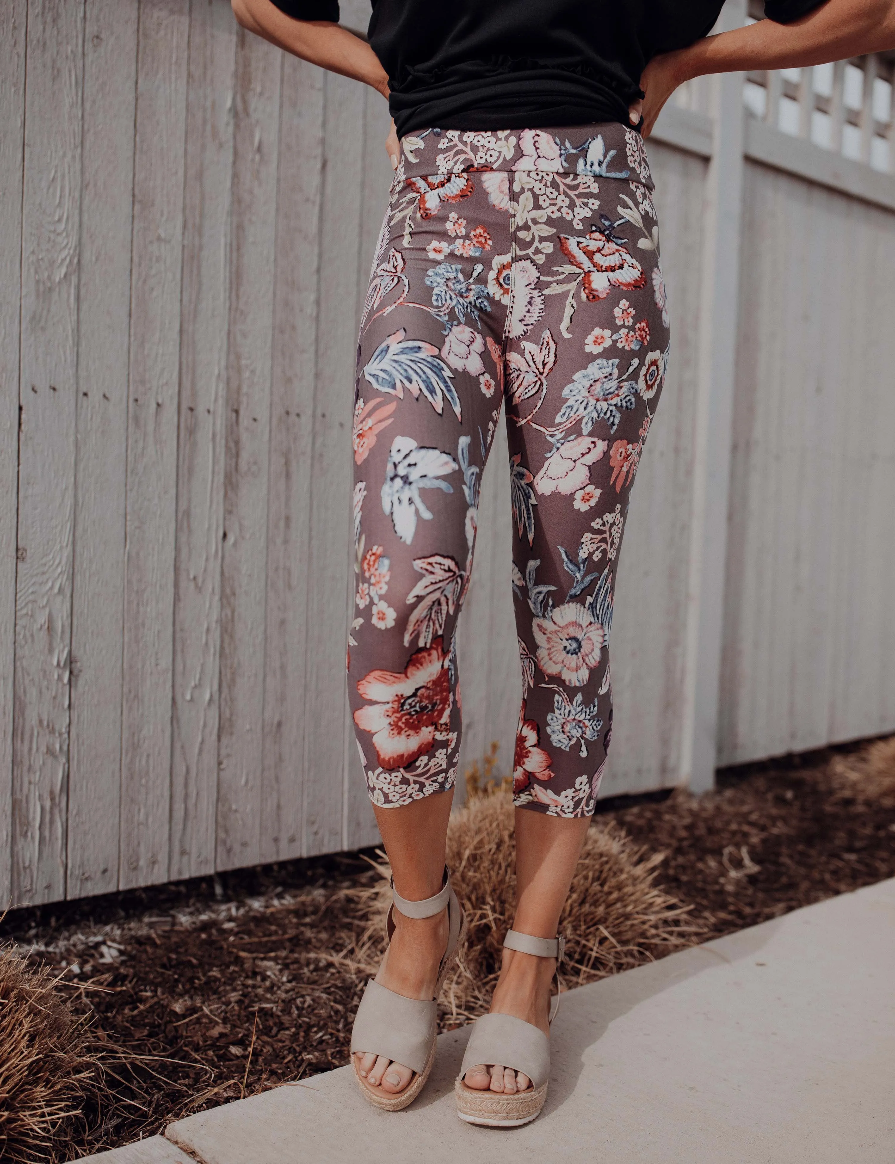 SA Exclusive Flourishing Blooms Capri Leggings