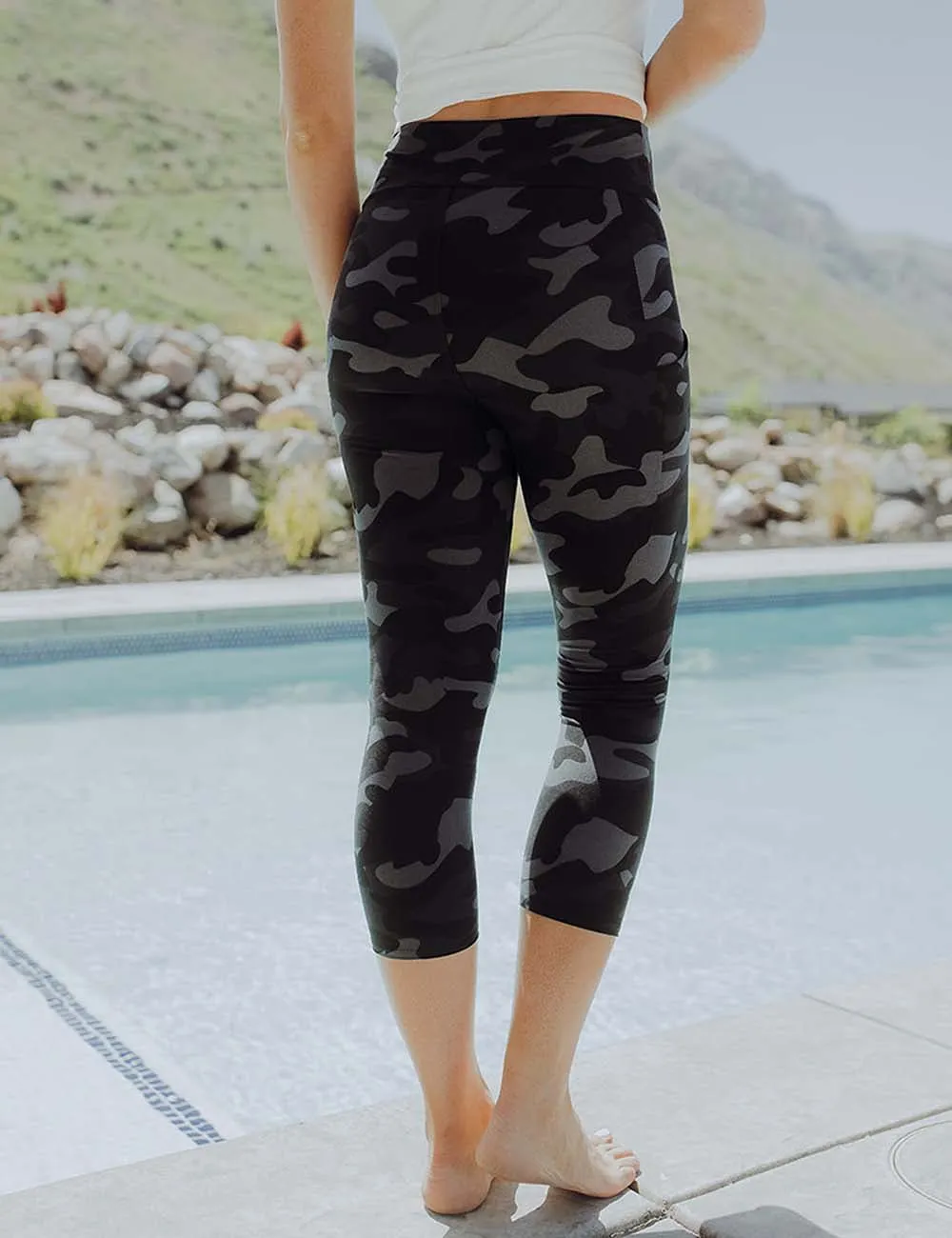 SA Exclusive Midnight Camo Capri Pocket Leggings