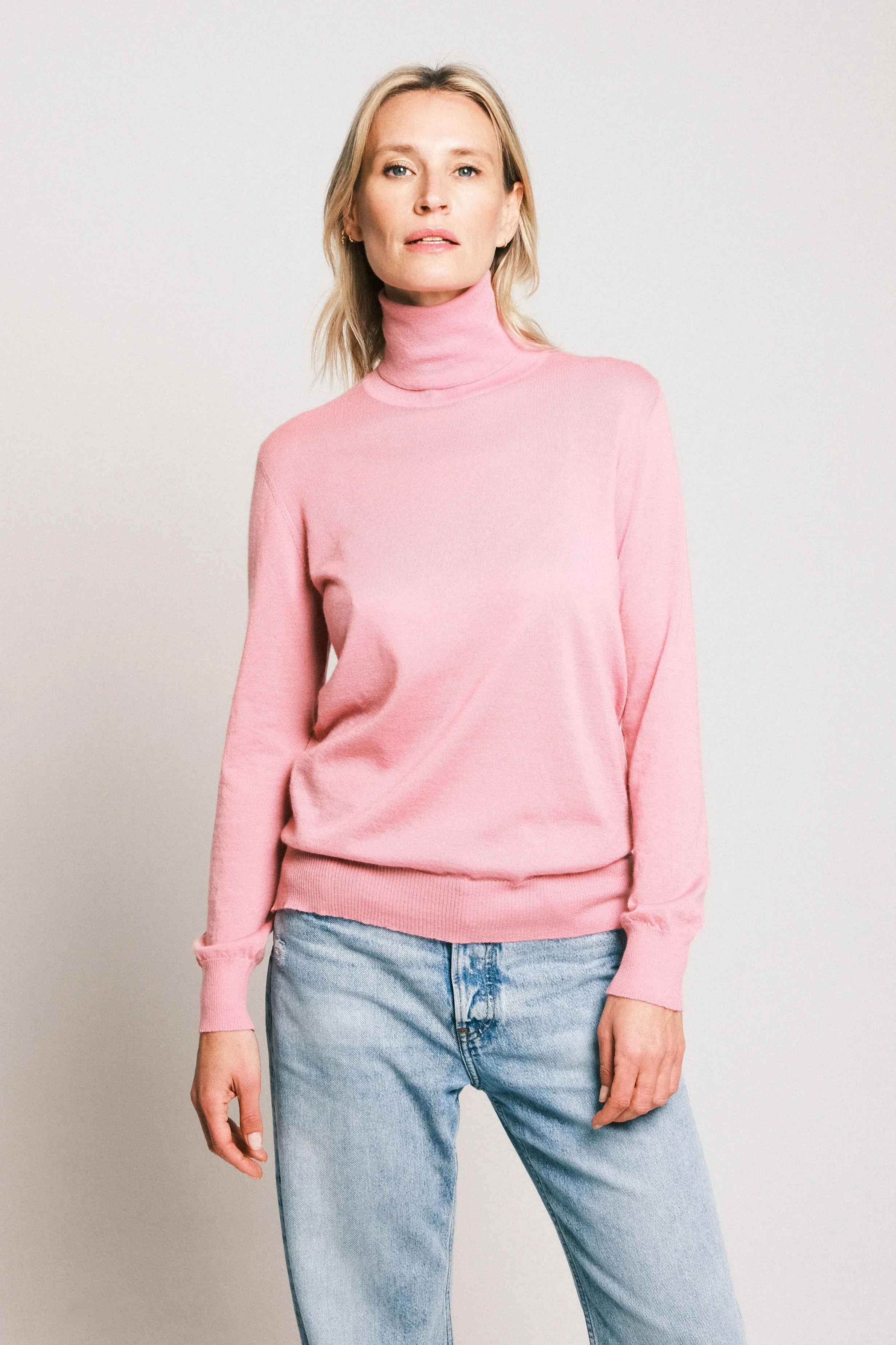 THE SUPER LIGHT ROLLNECK SWEATER | MHAIRI