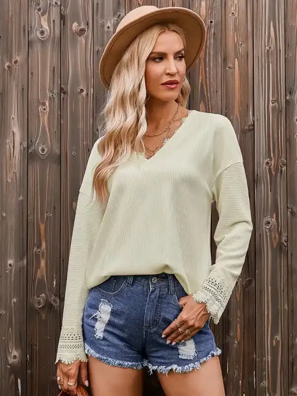 Women’s fashion knitted lace V-neck bottoming shirt